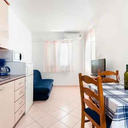 Marija & Lino Apartment Lopar