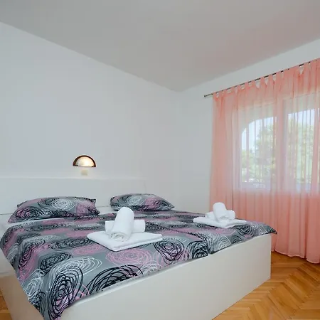 Apartment Marija & Lino *