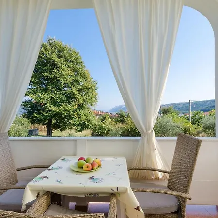 Marija & Lino Apartment Lopar